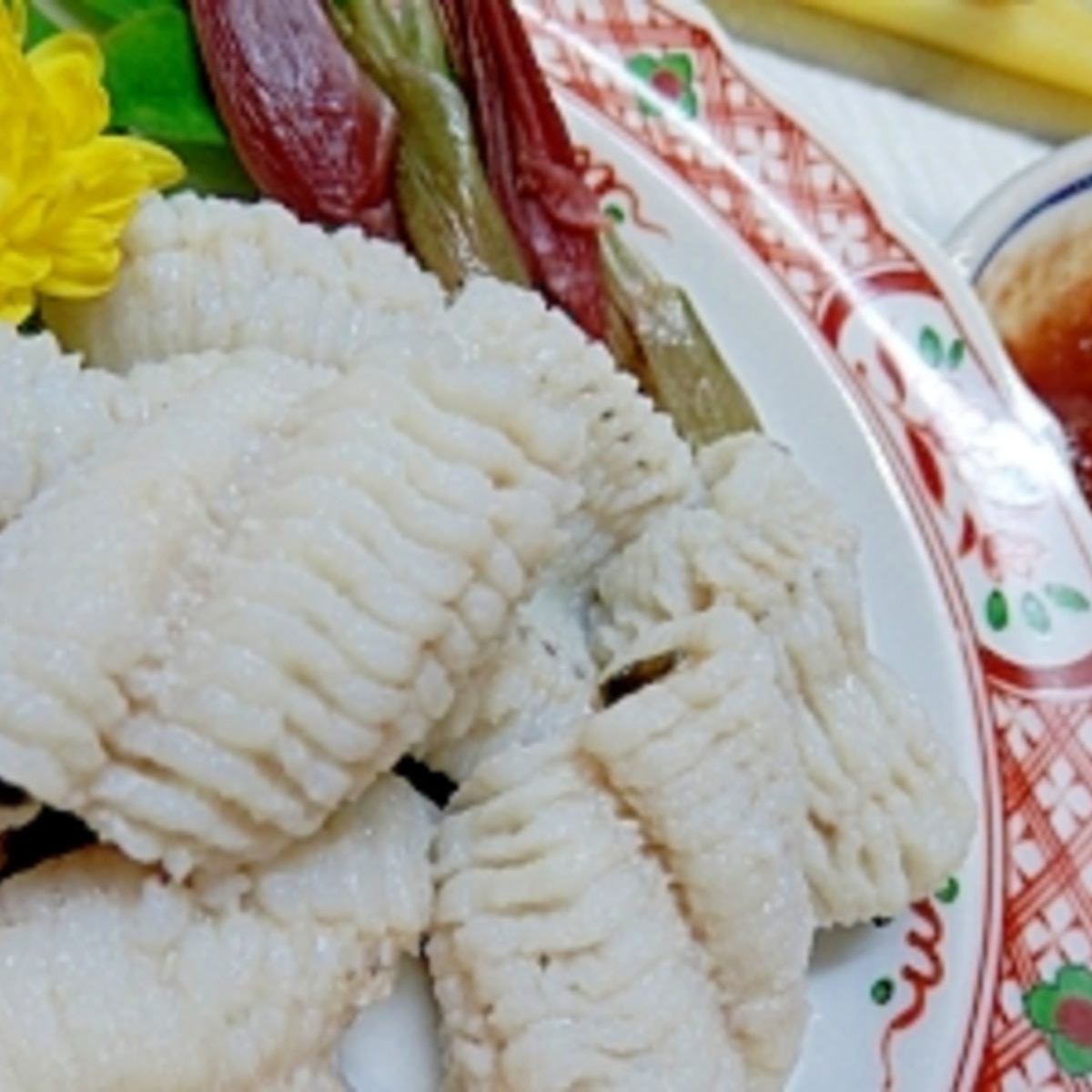 ハモの湯引き 梅ソース添え 半解凍で簡単骨切り レシピ 作り方 By 夏はぜ 楽天レシピ ハモの湯引き 梅ソース添え 半解凍で簡単骨切り レシピ 作り方 By 夏はぜ 楽天レシピ
